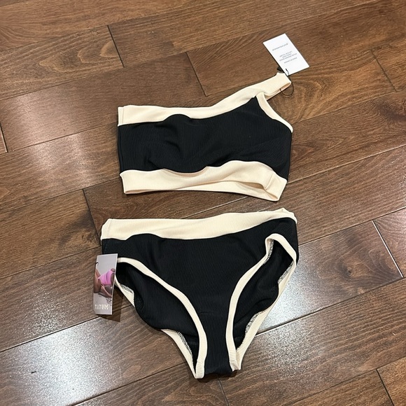 Tatum Swimwear Ribbed One Shoulder Mid-rise Bikini Black and Ivory NWT - Picture 5 of 11